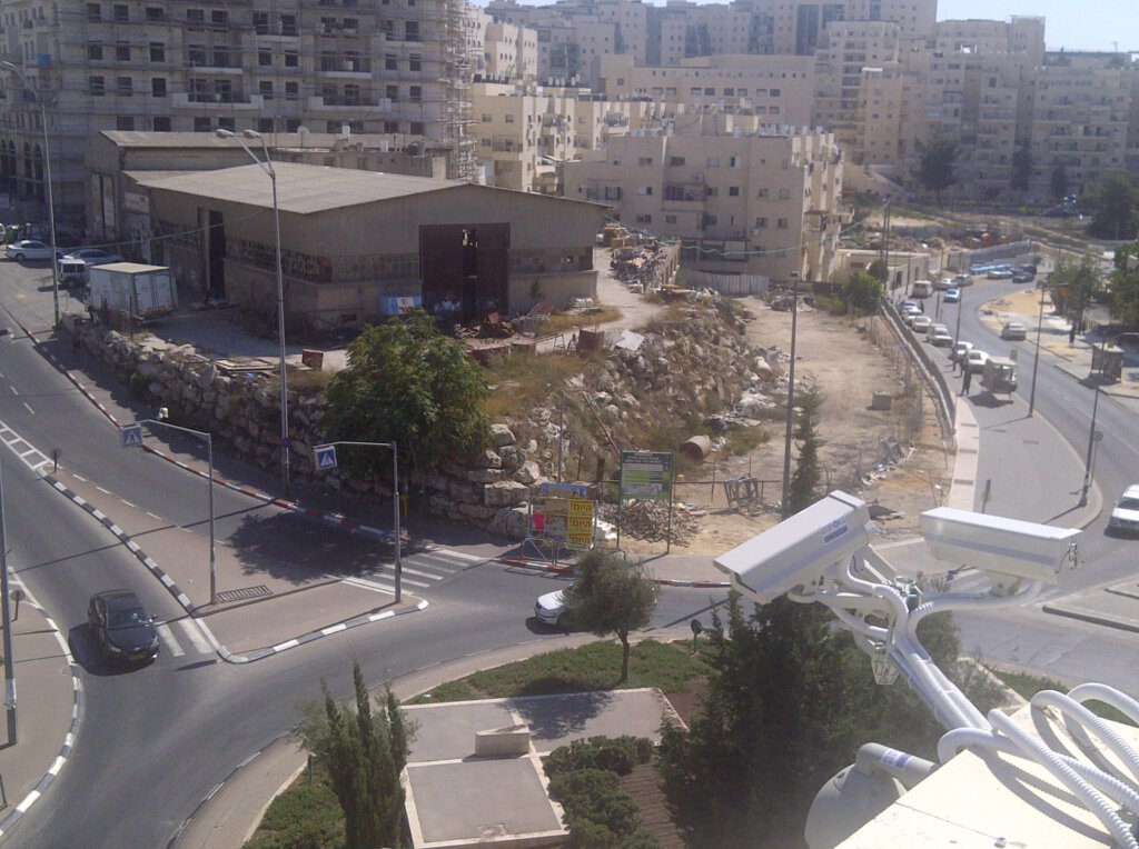 מצלמות אבטחה בפתח תקווה - שמירה והגנה לעסקים ובתים. אבטחה מתקדמת לחדרי עסקים