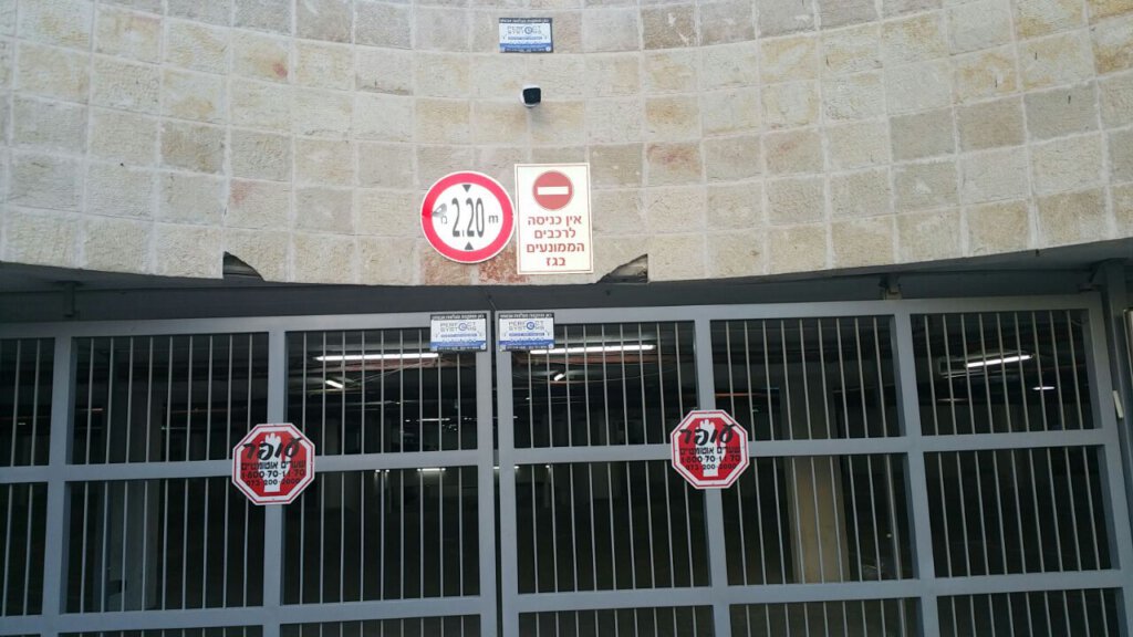 מצלמות אבטחה עם DVR - הפתרון המושלם לשמירה ובטיחות ביתית ועסקית.