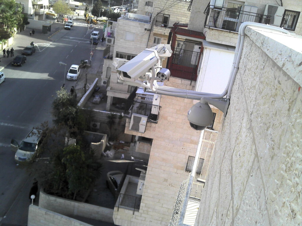 מצלמות אבטחה מתקדמות עם התקנה מקצועית