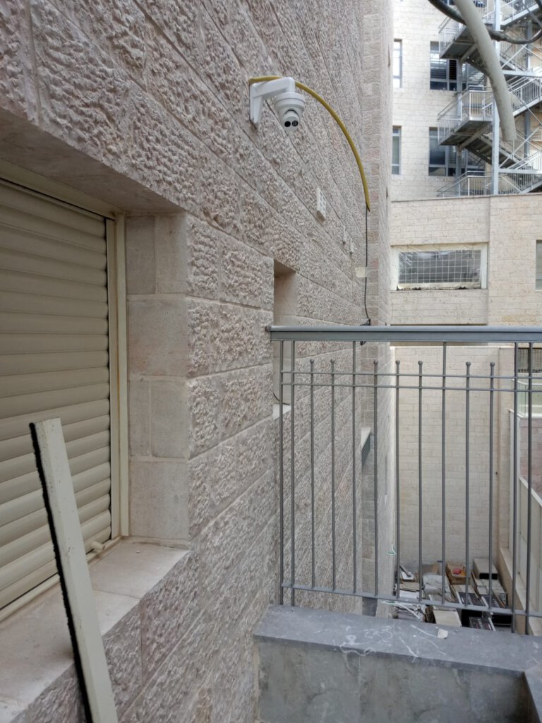 מצלמות אבטחה לבית באשקלון - מגוון מצלמות איכותיות לביתך המבוטח בעיר אשקלון. התקן מצלמות חכמות ומתקדמות שתספק לך שליטה מרחוק
