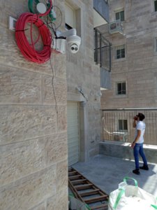 מצלמות אבטחה לבית - הפתרון המושלם לשמירה והגנה על ביתך
