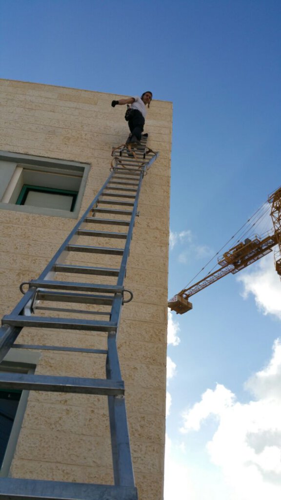 מצלמות אבטחה מתקדמות לכל צרכי האבטחה בנתניה. פתרונות איכותיים ומתקדמים המבטיחים שקט נפשי ושמירה על הרכוש האישי שלך.