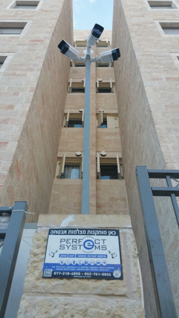 מצלמות אבטחה עם DVR - הפתרון המושלם לשמירה והגנה על בתיך ועסקיך.